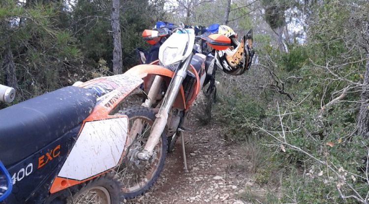 Motos del tipus 'enduro' que circulaven per senders de la Noguera i l'Alt Urgell. ACN