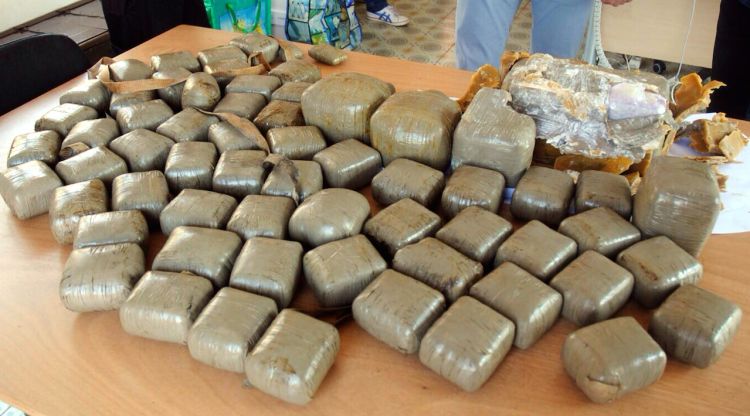 Els paquets de haixix que han localitzat al cotxe del conductor