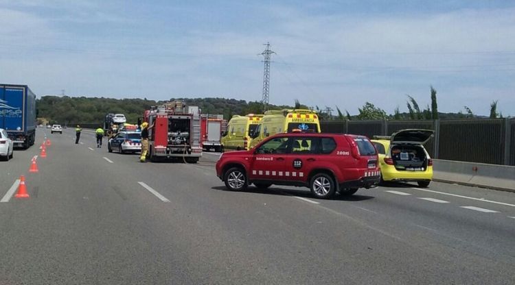 Els serveis d'emergència treballant al lloc dels fets