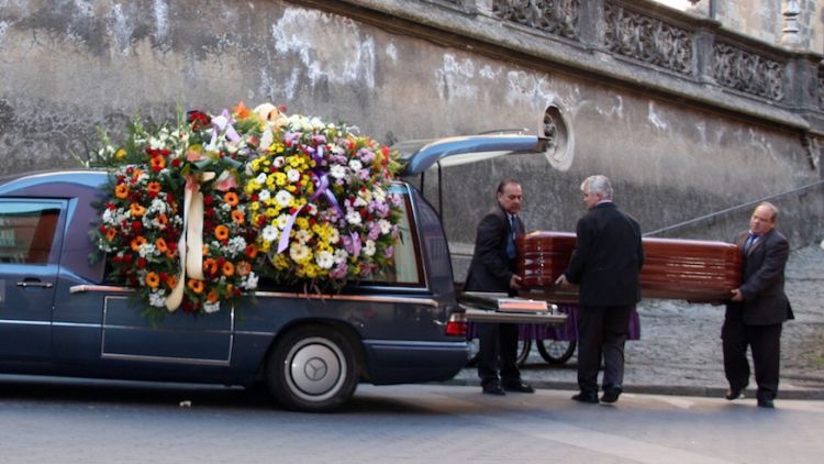 Un enterrament en un municipi gironí (arxiu)