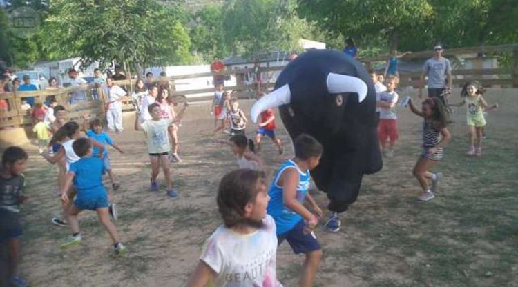 Participants en un correbou infantil