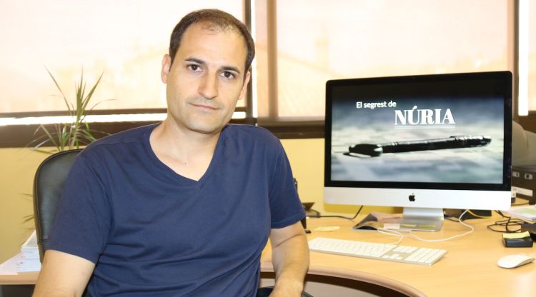 El director d''El segrest de Núria', Eduard Miguel, a l'oficina de Zeba Produccions a Olot