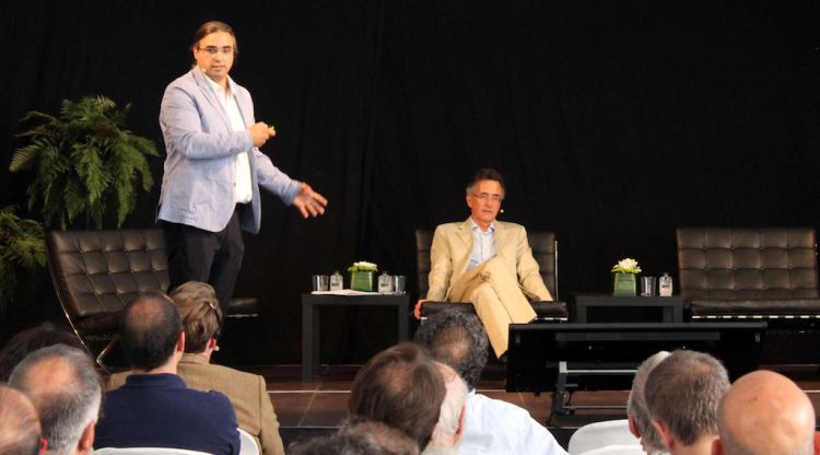 Els impulsors del projecte durant la presentació a la seu de Bassols a Olot. ACN