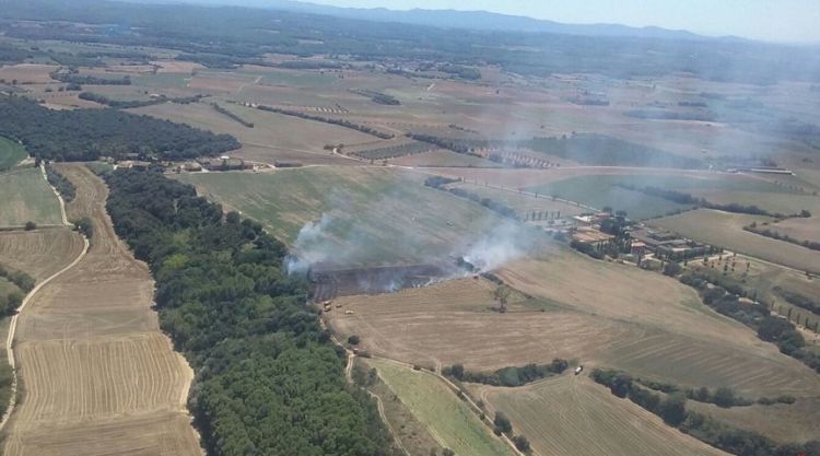 L'incendi vist des de l'helicòpter dels Bombers