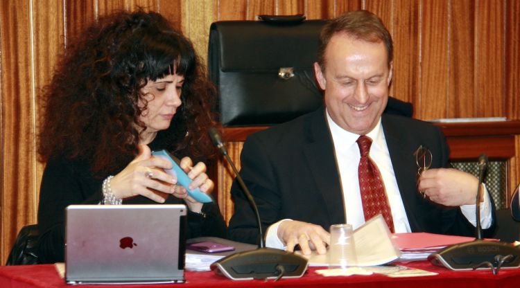Els dos ex membres del govern municipal que han passat a no adscrits, Núria Galimany i Manuel Toro (arxiu). ACN