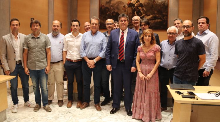 Alcaldes, regidors i representants del Consorci de les Vies Verdes i la Diputació de Girona. ACN