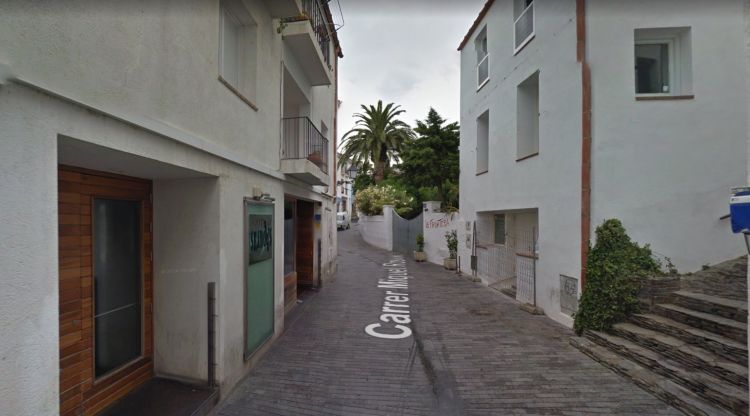 El carrer de Miquel Rosset és un dels que contè locals d'oci nocturn a Cadaqués
