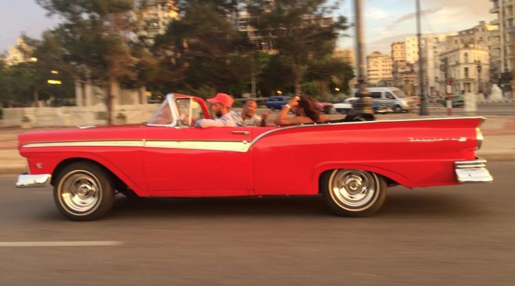 Un Playmouth Chrysler a l'Havana. Mar Camps