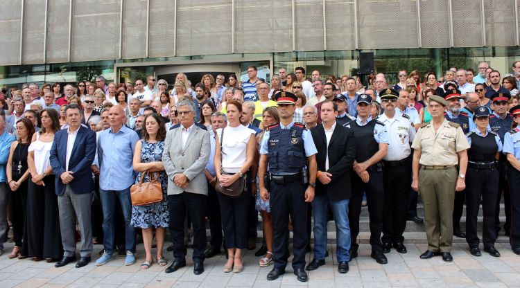 El minut de silenci a Girona per condemnar els atemptats. Aj. de Girona
