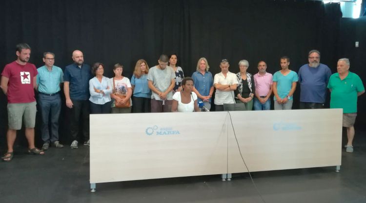 Els signants del manifest a favor del manifest a favor del referèndum a l'Espai Marfà de Girona. ACN