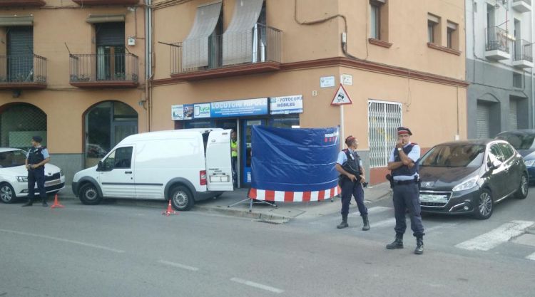 El locutori escorcollat a Ripoll. ACN