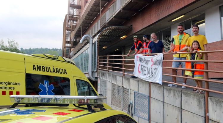 El piquet de vaga a l'Hospital Josep Trueta de Girona per la mobilització d'aquest matí. ACN
