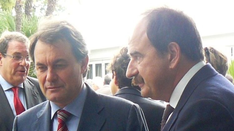 Xavier Crespo (dreta) amb Artur Mas durant una trobada amb el sector turístic el maig de 2009 © CiU