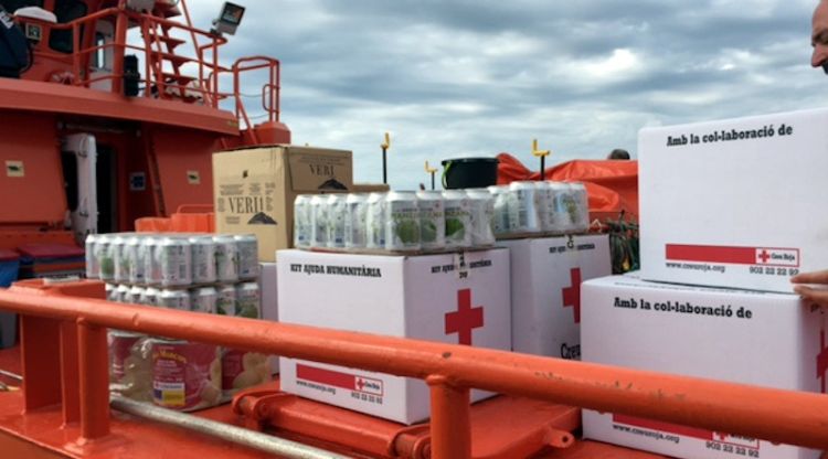 Els aliments carregats a l'embarcació de Salvament Marítim per lliurar al C-Star. ACN