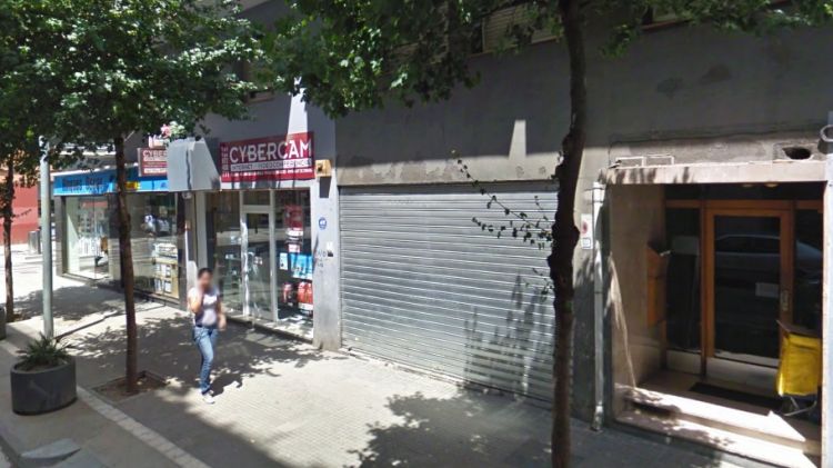El jove ha entrat en aquest immoble situat al carrer d'Àngel Guimerà © AG