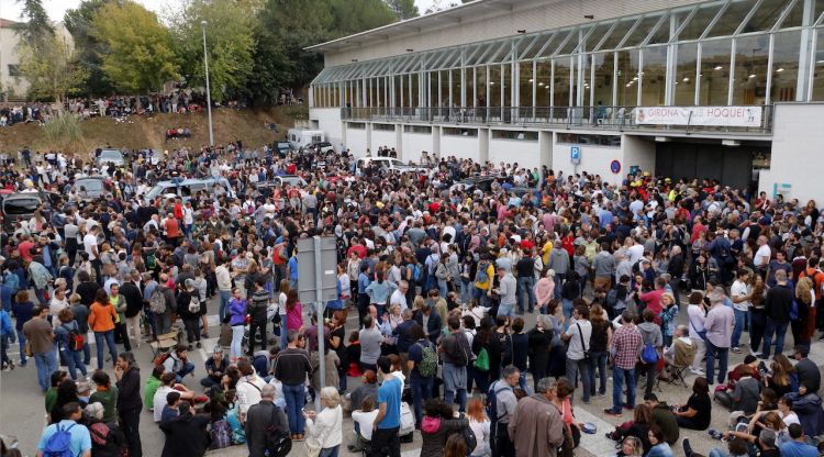 Més de 4.000 persones protegint les urnes al pavelló de Palau. ACN