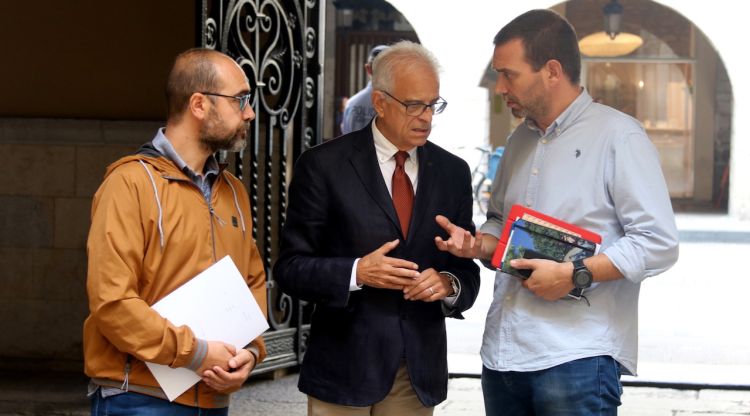 El vicealcalde de Girona Eduard Berloso i els tinents d'alcalde de Salt i Sarrià de Ter, Àlex Barceló i Narcís Fajula. ACN