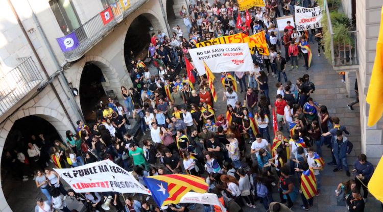 Manifestants a la plaça del Vi. ACN