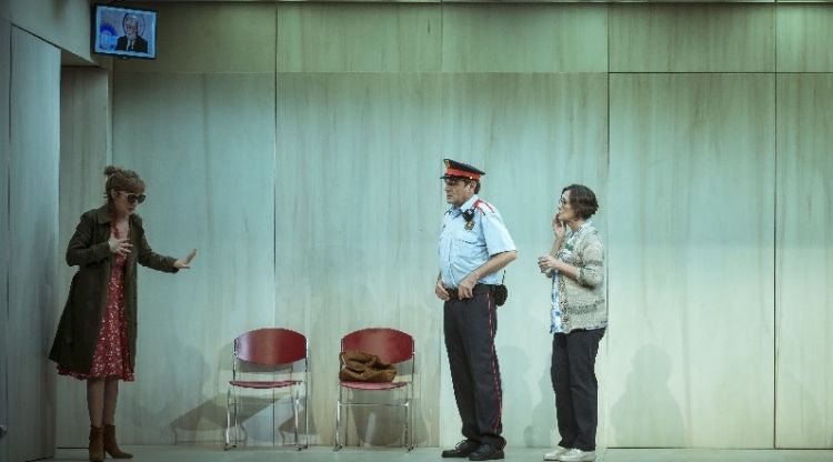 L'escenografia consistia en un gran calaix de fusta. David Ruano
