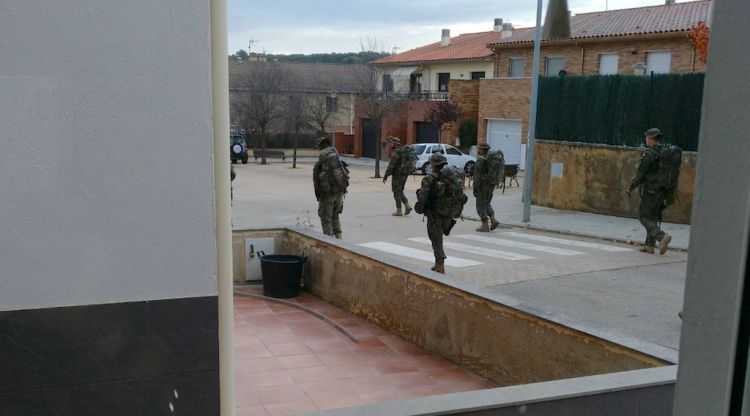 Alguns dels efectius militars que s'han pogut veure fent una marxa per Serinyà. ACN