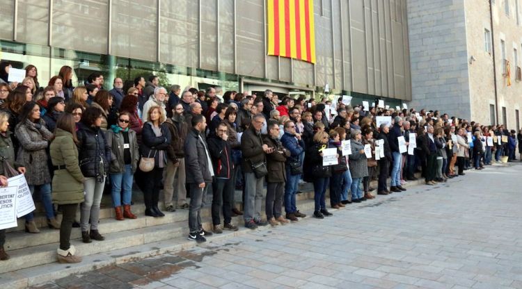 Pla general de la façana de la seu de la Generalitat a Girona, aquest matí. ACN