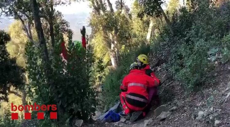 Un moment del rescat de la dona de 51 anys a Arbúcies