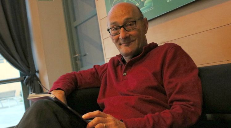 El director del Temporada Alta, Salvador Sunyer, a l'entrada del teatre de Salt. ACN