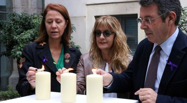 Marta Madrenas acompanyada de Fina Surina i Miquel Noguer. ACN