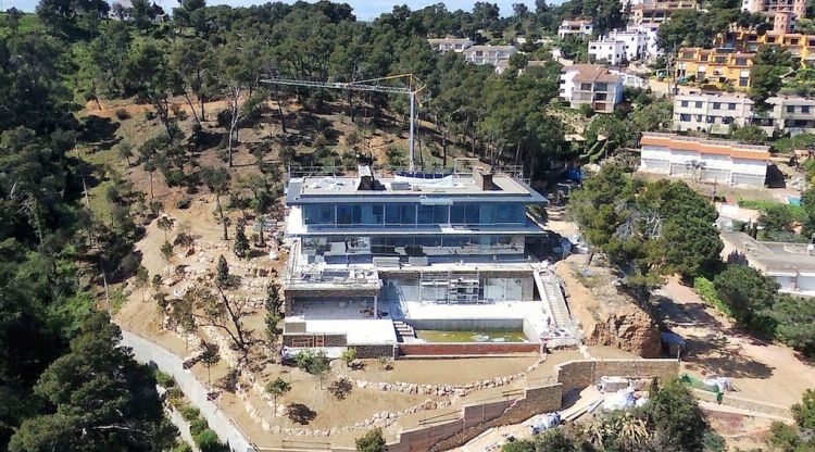 Vista aèria i pla general del xalet de luxe a la cala del Golfet de Calella de Palafrugell. ACN