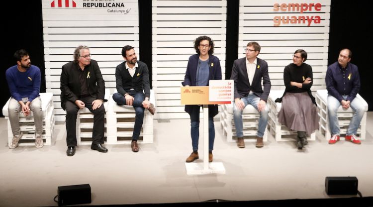 La número dos d'ERC, Marta Rovira, amb Roger Torrent, Carles Mundó, Jen Díaz, Ruben Wagensberg i Joan Tardà, a Blanes. ACN