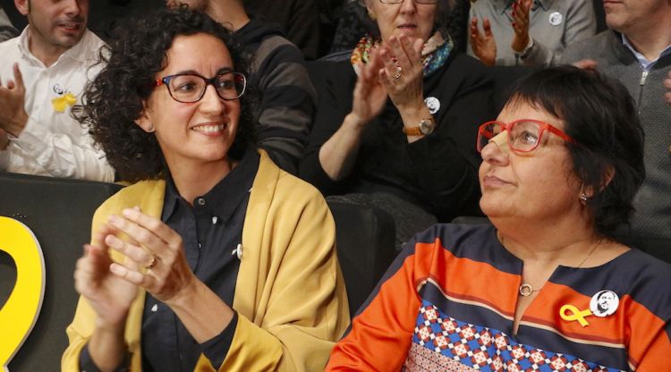 La candidata d'ERC Marta Rovira, amb la cap de llista per Girona, Dolors Bassa, al míting d'Esquerra a Girona. ACN