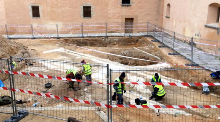 Les actuacions arqueològiques a la Plaça de l'Abadia, a la zona posterior del monestir