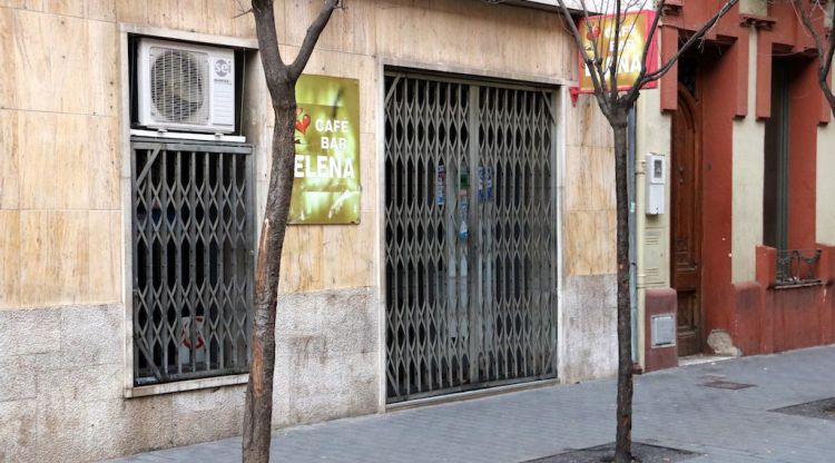 Pla mig del local del carrer Sant Pau de Figueres on es produeixen aldarulls. ACN
