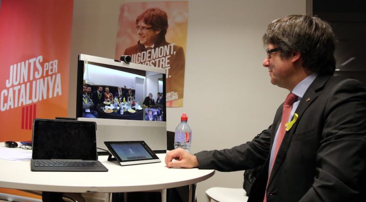 Carles Puigdemont seguint la jornada electoral des del centre de convencions de Brussel·les. ACN