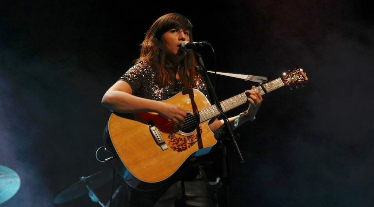 Joana Serrat amb la seva guitarra en un moment de l'actuació al MMVV de 2016. ACN