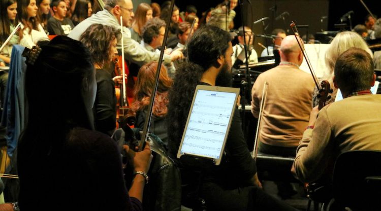 L'assaig del 'Conte de Nadal' al Gran Teatre del Liceu amb partitures digitals. ACN