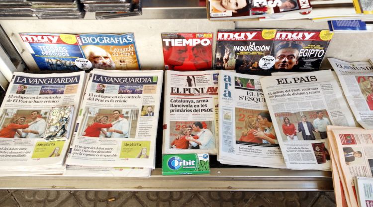 Portades d'alguns diaris que es venen a Catalunya (arxiu). ACN