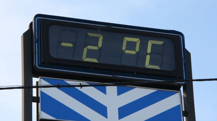 Aquest diumenge al matí un termòmetre als afores de Girona marcava 2 graus sota zero © ACN