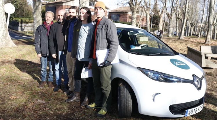 Socis del grup local de Som Mobilitat Olot-Garrotxa. ACN