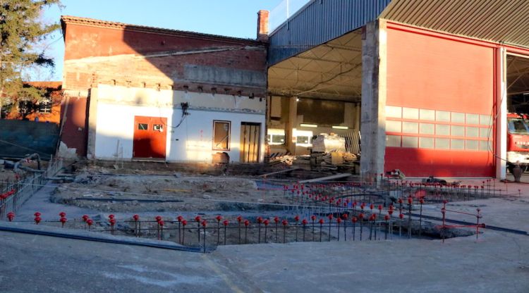 Els fonaments de la nova estructura que s'aixecarà al parc de Bombers de Figueres. ACN