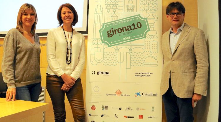 D'esquerra a dreta, la regidora Glòria Plana, l'alcaldessa, Marta Madrenas i Jordi Carreras. ACN