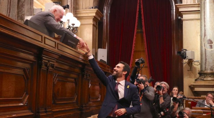 El diputat d'ERC i futur president del Parlament, Roger Torrent, votant la constitució del Parlament. ACN