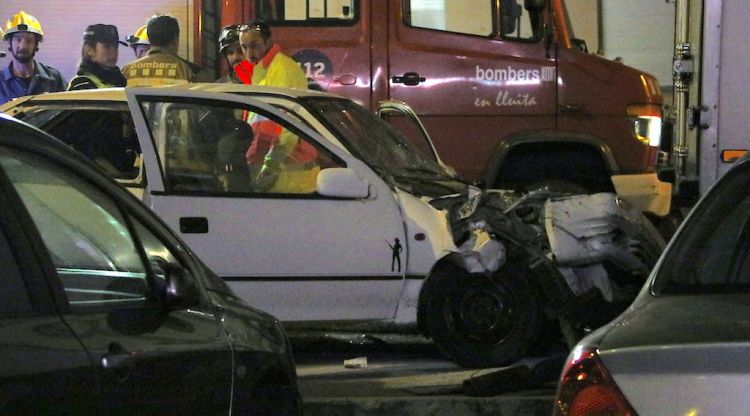 L'estat en què ha quedat el turisme implicat en l'accident de Figueres. ACN