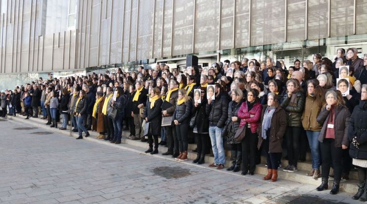 Uns 300 treballadors de la Generalitat a Girona s'han concentrat aquest matí. ACN