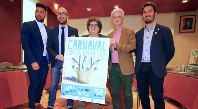 Foto de família de la presentació de la nova edició del Carnaval de la Costa Brava Sud