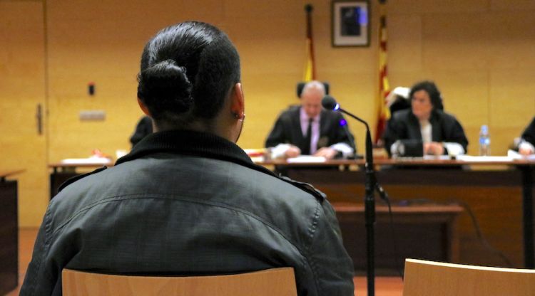 L'acusat d'agressió sexual a la seva germana davant els magistrats de l'Audiència de Girona. ACN