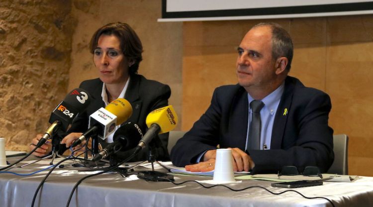 L'alcaldessa de la Jonquera, Sònia Martínez, i el director dels Serveis Territorials d'Interior a Girona, Albert Ballesta. ACN
