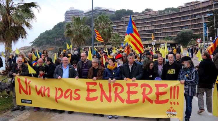 Un instant de la manifestació que s'ha fet avui a Palamós. ACN