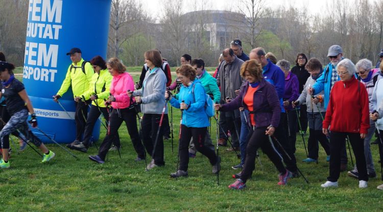 Participants a l'edició de l'any passat de la Matinal de Marxa Nòrdica Solidària, a Fontajau