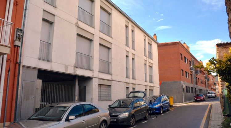 El bloc de pisos de Calonge que es convertirà en un projecte destinat a l'habitatge cooperatiu per a joves. ACN